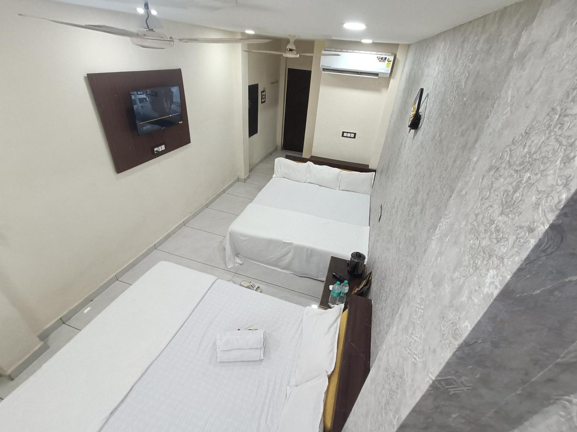 Ginger Hotels Ujjain Tower Kshipra Inn-Family Stay Airconditioned Hotel Exterior photo